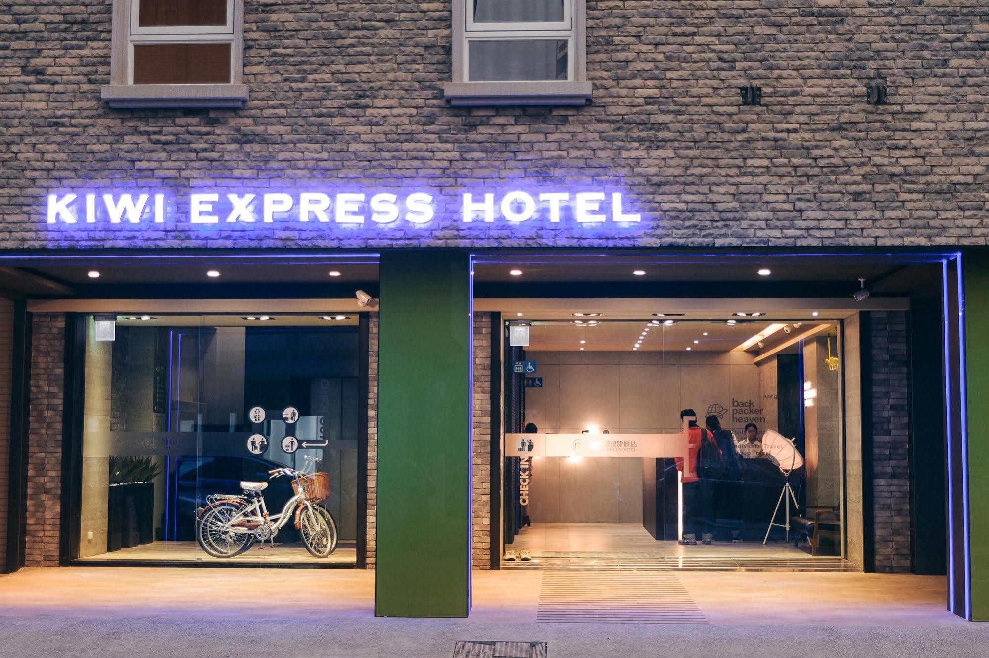 Kiwi Express Hotel-Taichung Station II Exterior foto