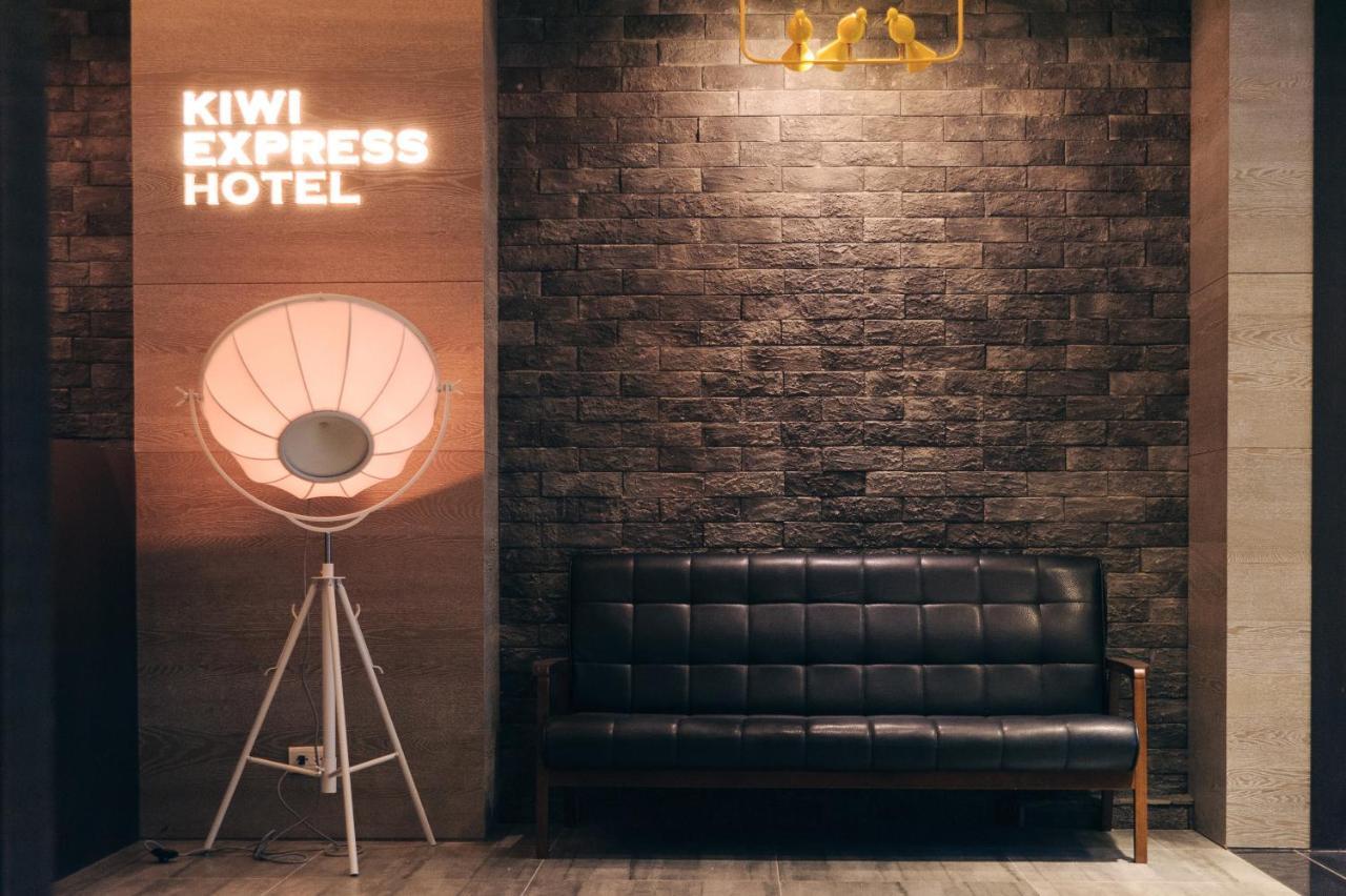 Kiwi Express Hotel-Taichung Station II Exterior foto